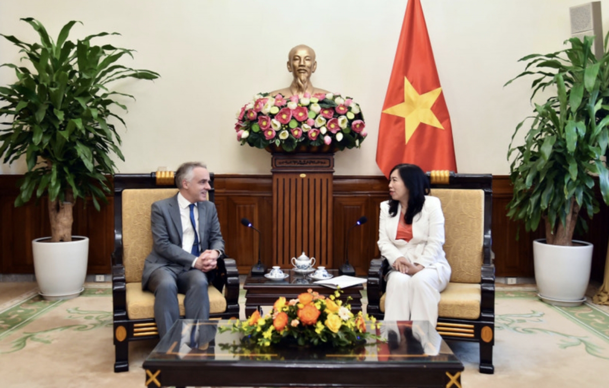 Deputy FM meets French official